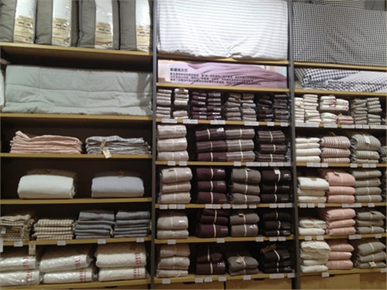 阜陽服裝展柜制作從細節看品質