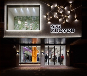 阜陽定制展柜在服裝店中的作用