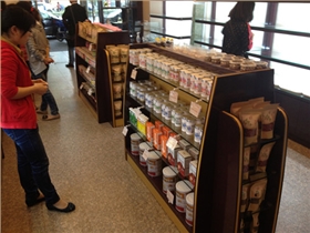 蕪湖雨季對制作食品展柜做好相應措施