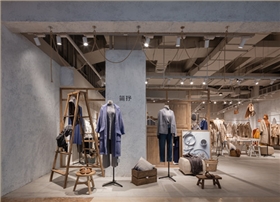 一般定制服裝專賣店展柜價格貴不貴呢