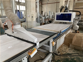 連云港展柜制作的木料該如何選擇