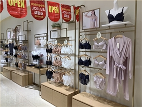 泰州高港哪里可以定做不同類型的商場服裝展示柜