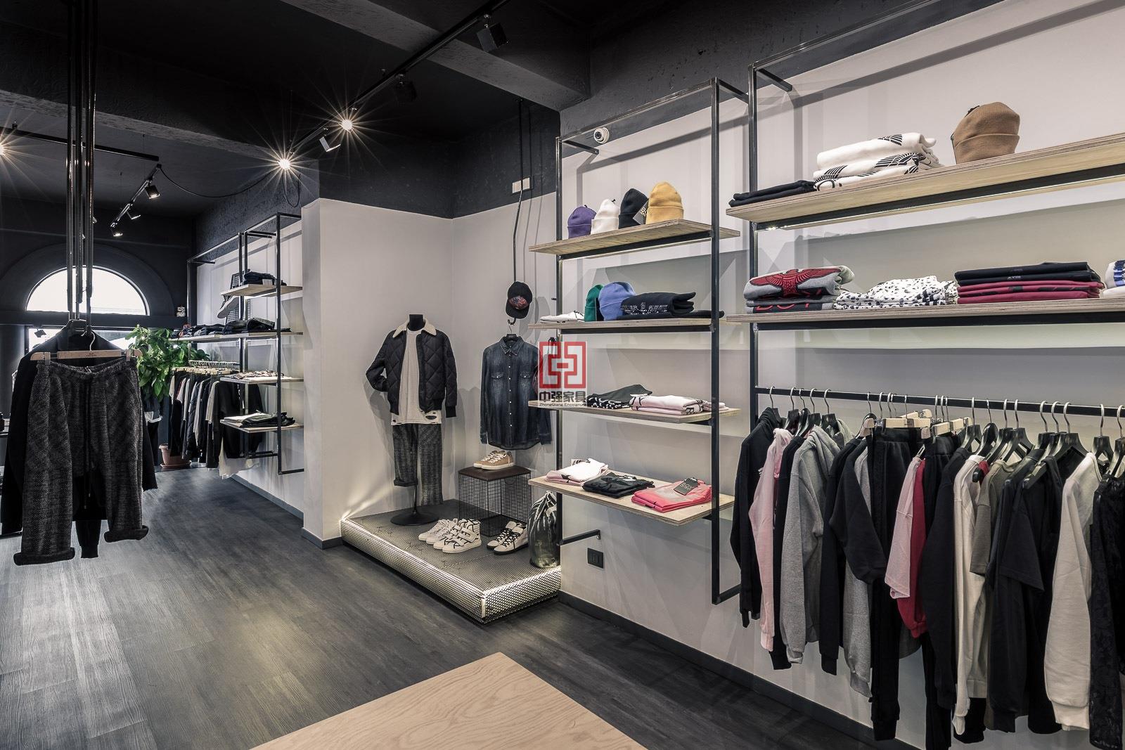 意大利服裝展柜展現(xiàn)服裝美好展柜