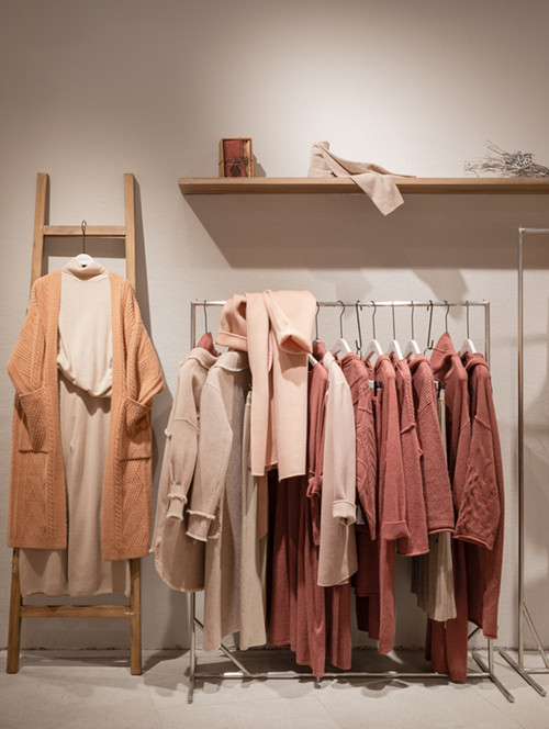 服裝展示柜選哪種材質(zhì)好