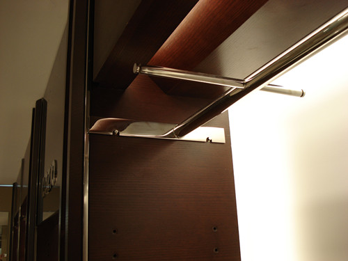 阜陽服裝展柜制作從細(xì)節(jié)看品質(zhì)