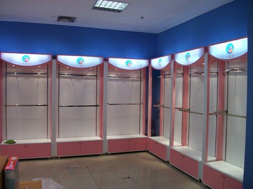 如何擺設(shè)服裝店的陳列