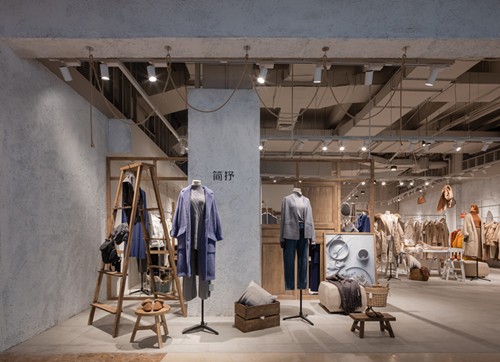 一般定制服裝專賣店展柜價格貴不貴呢