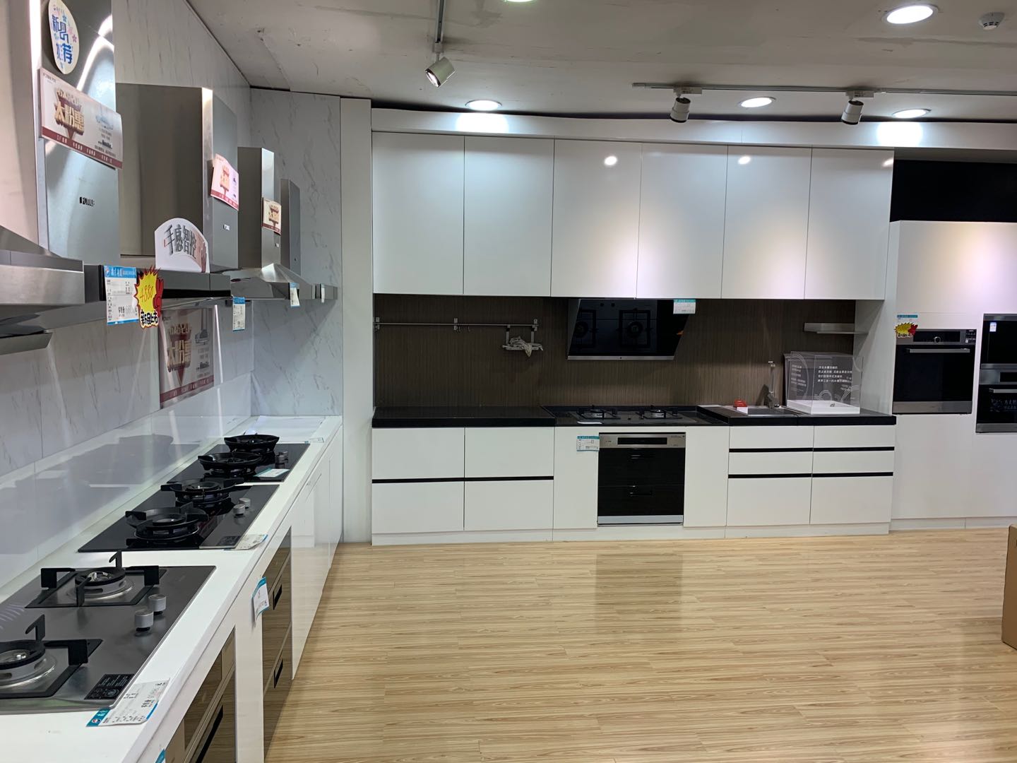 南京展柜制作應該找什么公司