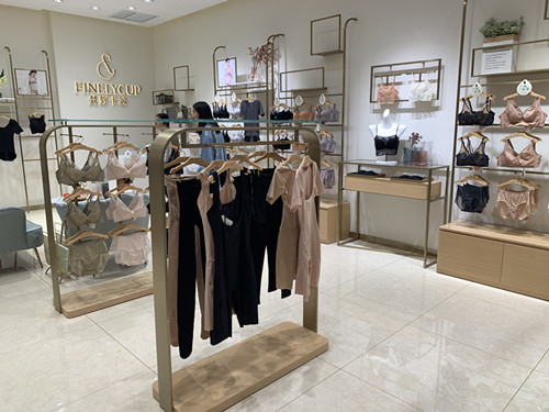 泰州高港哪里可以定做不同類型的商場服裝展示柜