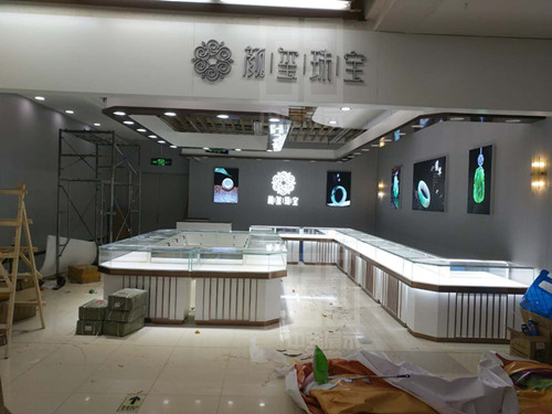 淮安盱眙定制高級(jí)珠寶展柜選哪種材料用的好