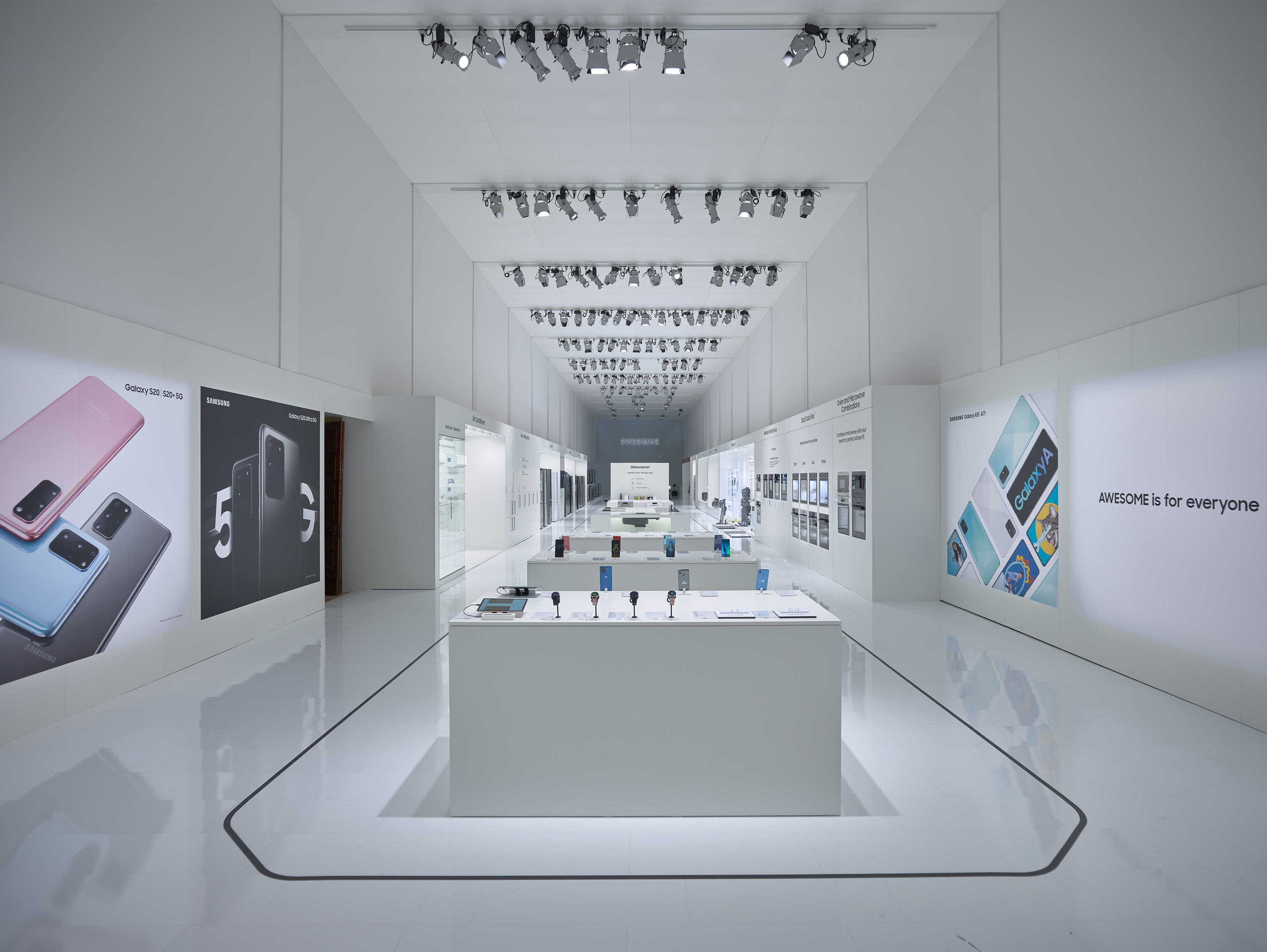 南京江寧萬達中國移動4G手機城展柜及裝修