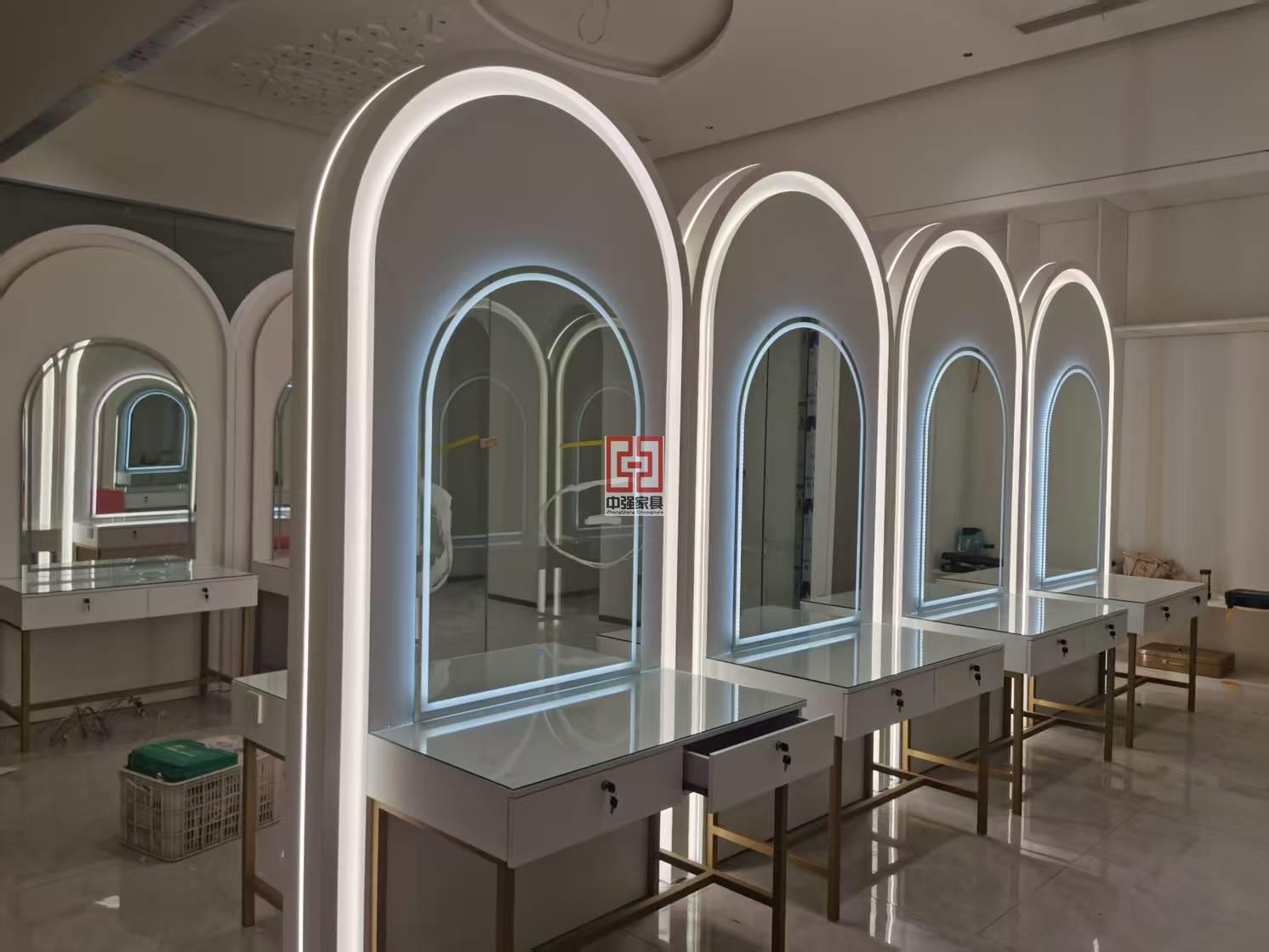 理發店鋪裝修，烤漆展柜定制，南京中強展柜廠