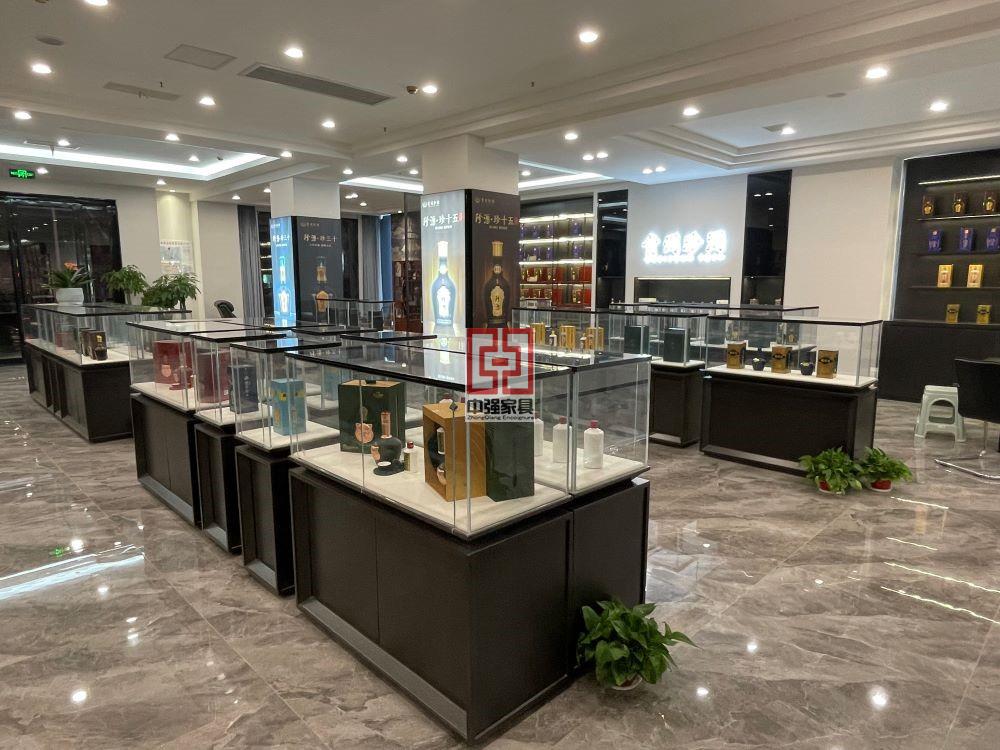 精雕細(xì)琢，尊貴呈現(xiàn)——江蘇中強(qiáng)煙酒展柜，定制您的高端品位之旅-中強(qiáng)展柜廠